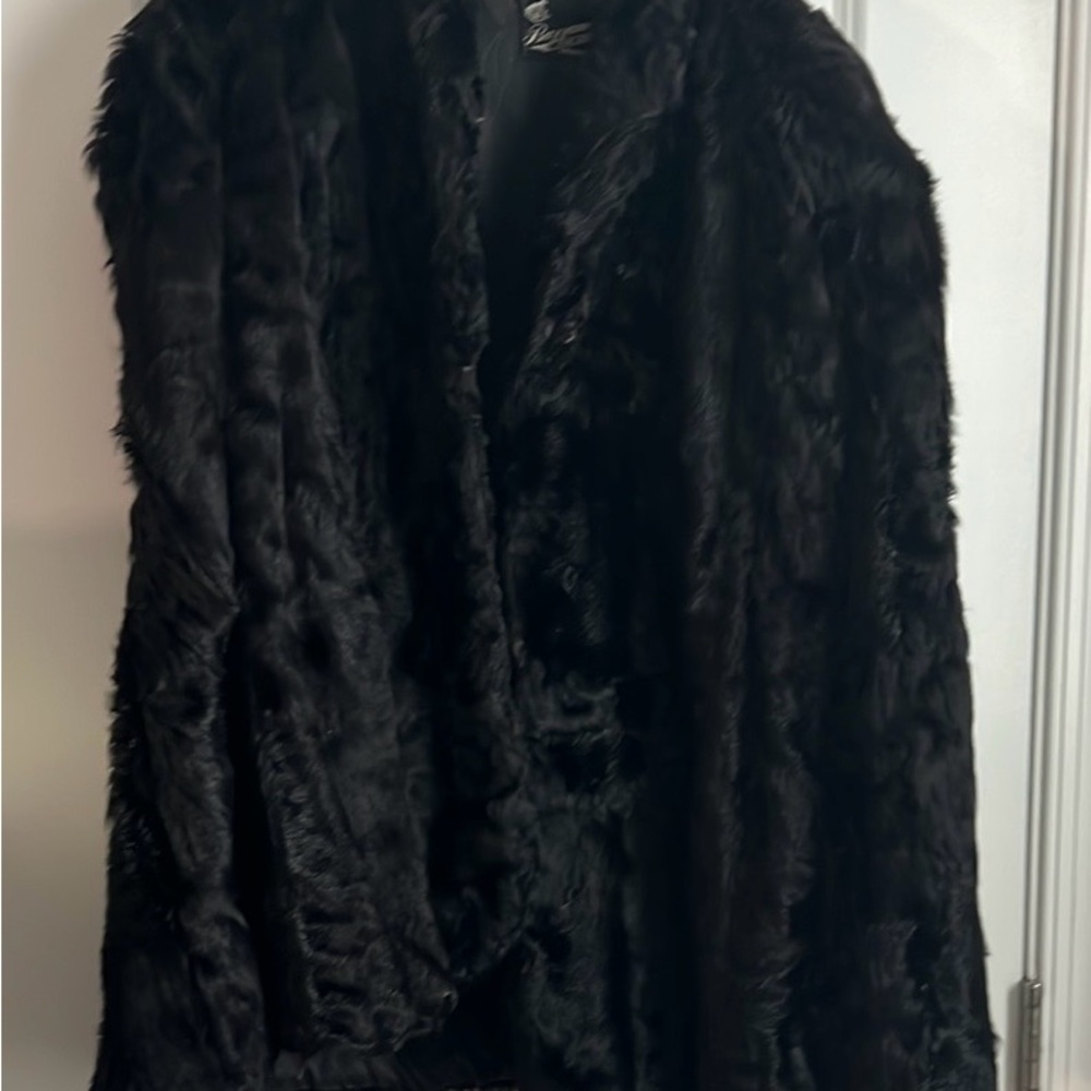 Chic Vintage Black Fur Cape/sheared lamb